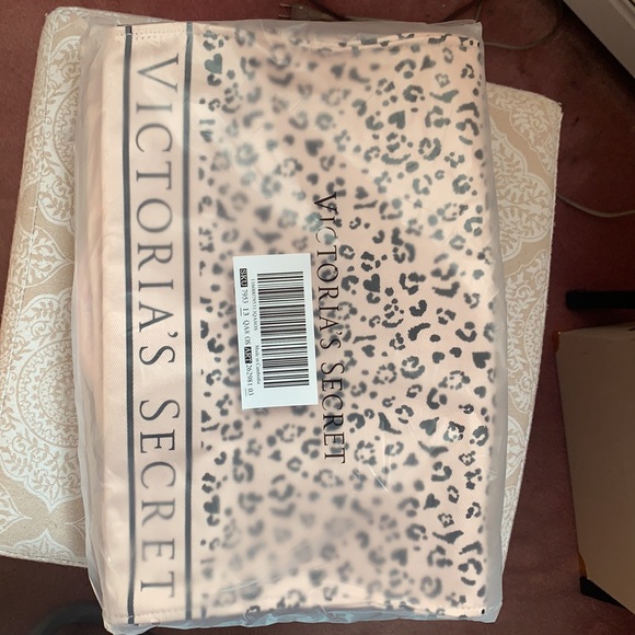 NWT Victoria’s Secret Tote bag - Picture 2 of 3